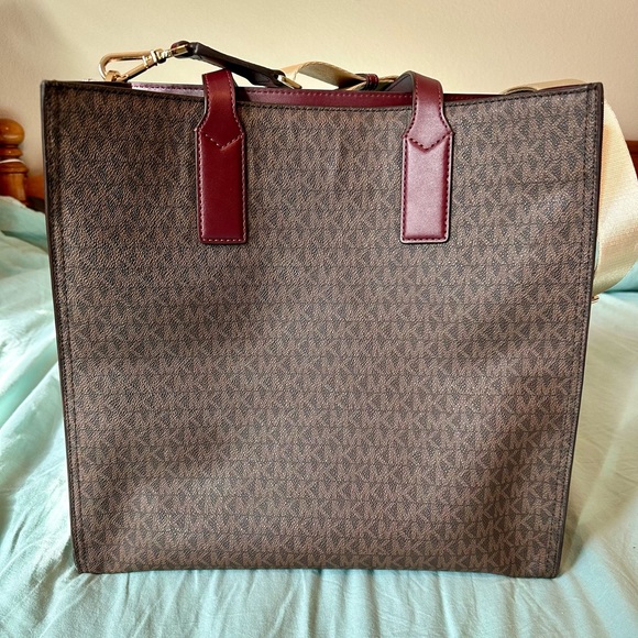 Michael Kors Kenly Tote- Large, Like New - Picture 2 of 7